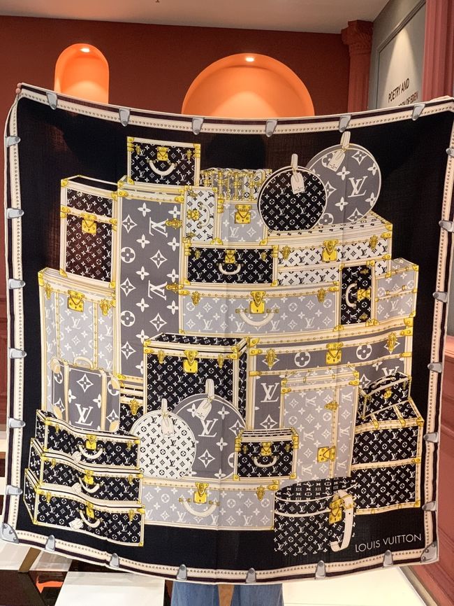 Louis Vuitton Monogram Shine Shawl M98771-3 Louis Vuitton Monogram Shine Shawl M98771-3