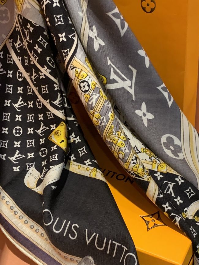 Louis Vuitton Monogram Shine Shawl M98771-3 Louis Vuitton Monogram Shine Shawl M98771-3