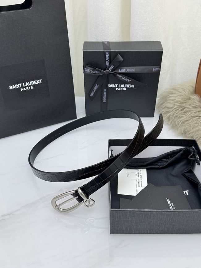 Saint Laurent CASSANDRE charm elongated buckle thin belt in leather S2596-1