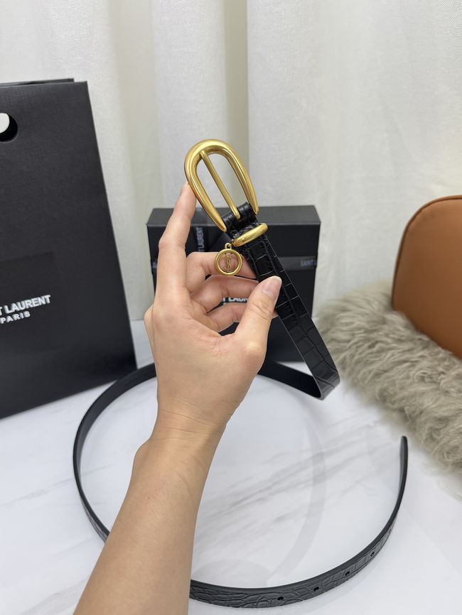 Saint Laurent CASSANDRE charm elongated buckle thin belt in leather S2596-5 Saint Laurent CASSANDRE charm elongated buckle thin belt in leather S2596-5