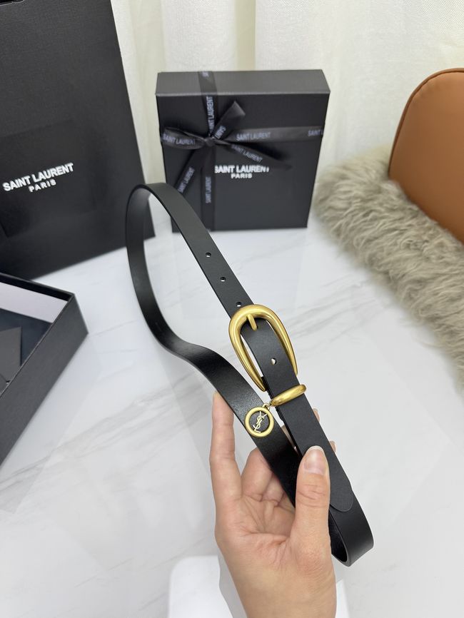 Saint Laurent CASSANDRE charm elongated buckle thin belt in leather S2596-6