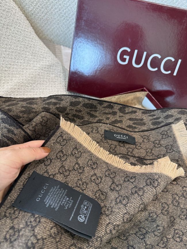 Gucci Reversible Cashmere scarf A005HK-1 Gucci Reversible Cashmere scarf A005HK-1