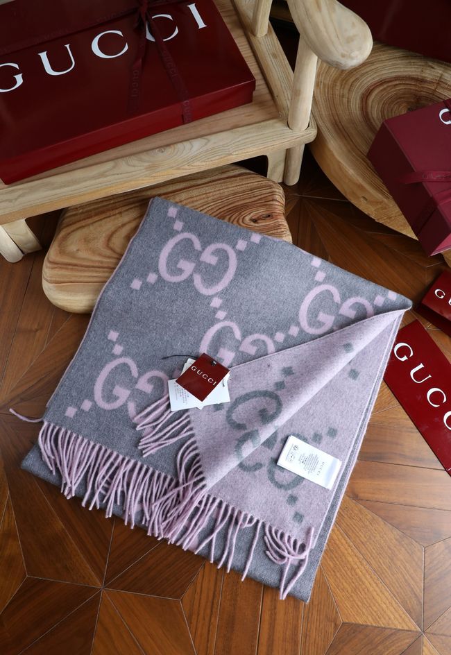 Gucci Reversible Cashmere scarf 777067-2