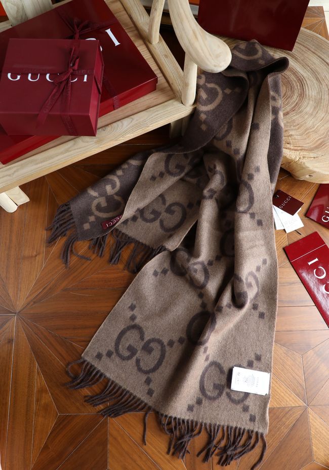 Gucci Reversible Cashmere scarf 777067-7 Gucci Reversible Cashmere scarf 777067-7