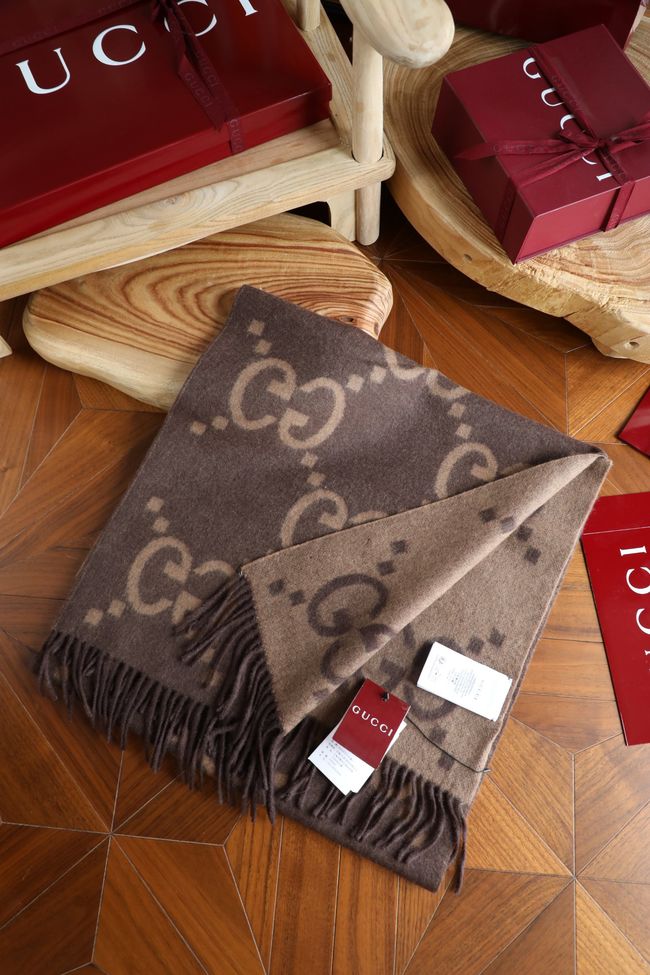 Gucci Reversible Cashmere scarf 777067-7 Gucci Reversible Cashmere scarf 777067-7