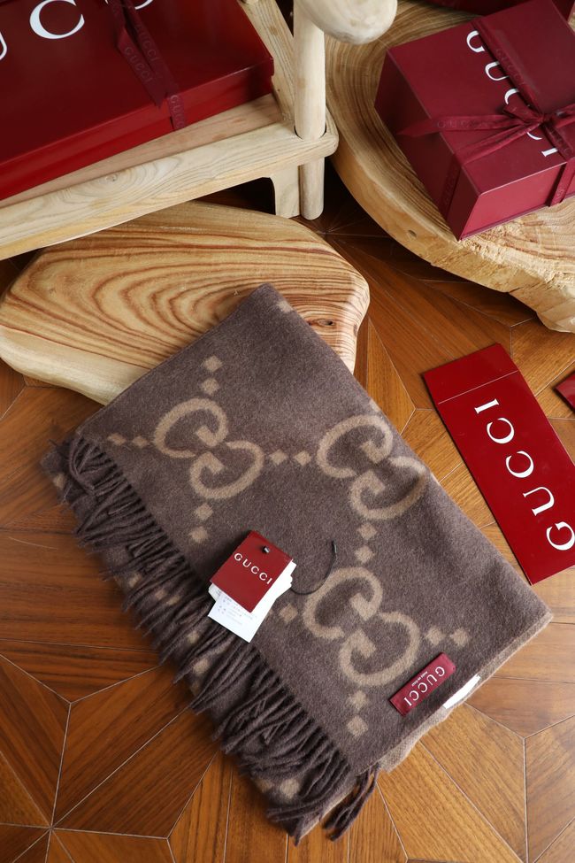 Gucci Reversible Cashmere scarf 777067-7 Gucci Reversible Cashmere scarf 777067-7