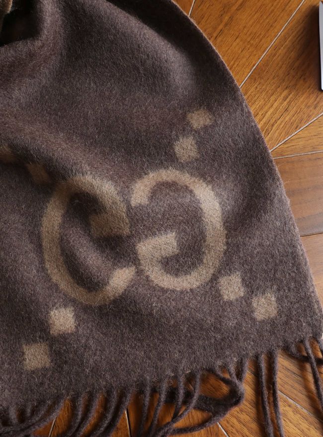 Gucci Reversible Cashmere scarf 777067-7 Gucci Reversible Cashmere scarf 777067-7