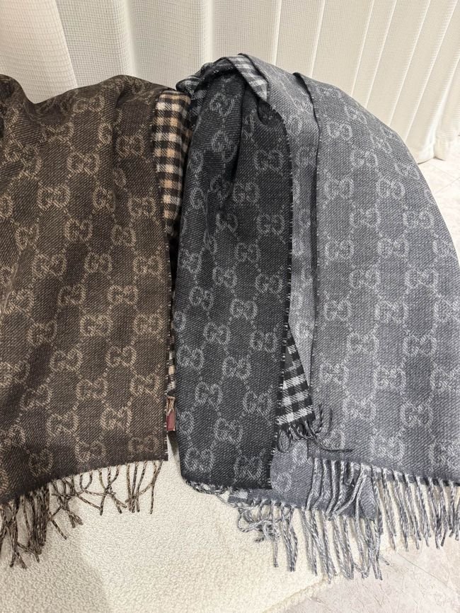 Gucci Reversible Cashmere scarf A010HK-1