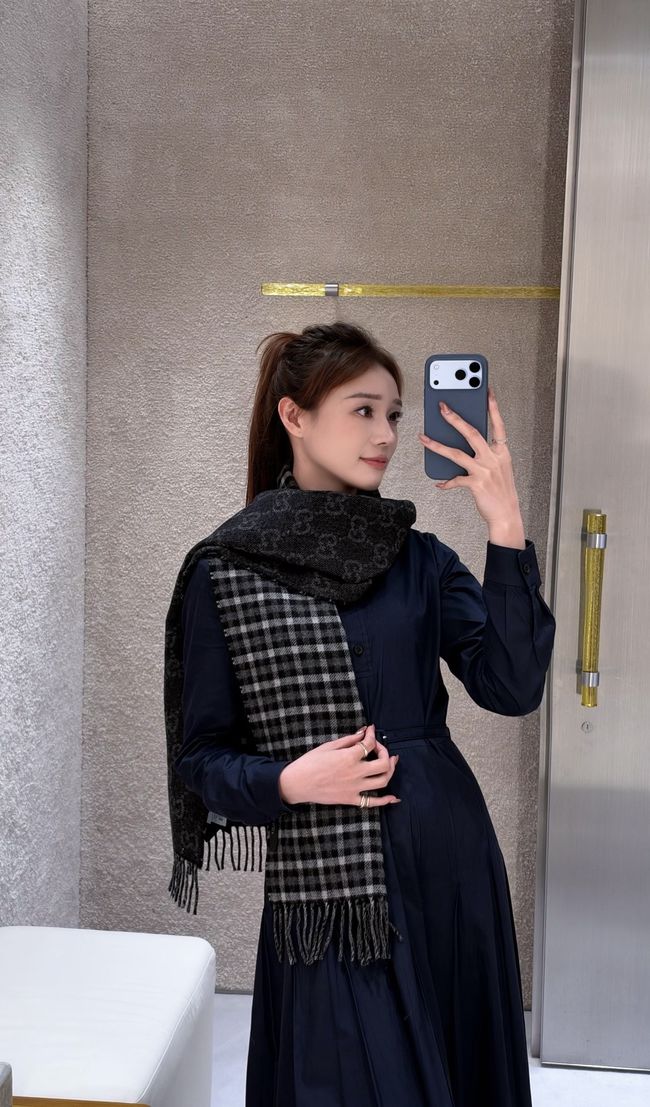 Gucci Reversible Cashmere scarf A010HK-1