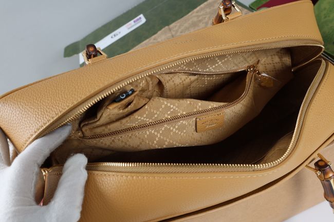 Gucci Large boston bag with bamboo soft suede A006OD dark beige Gucci Large boston bag with bamboo soft suede A006OD dark beige