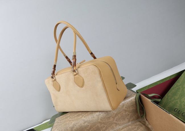 Gucci Large boston bag with bamboo soft suede A006OD dark beige Gucci Large boston bag with bamboo soft suede A006OD dark beige