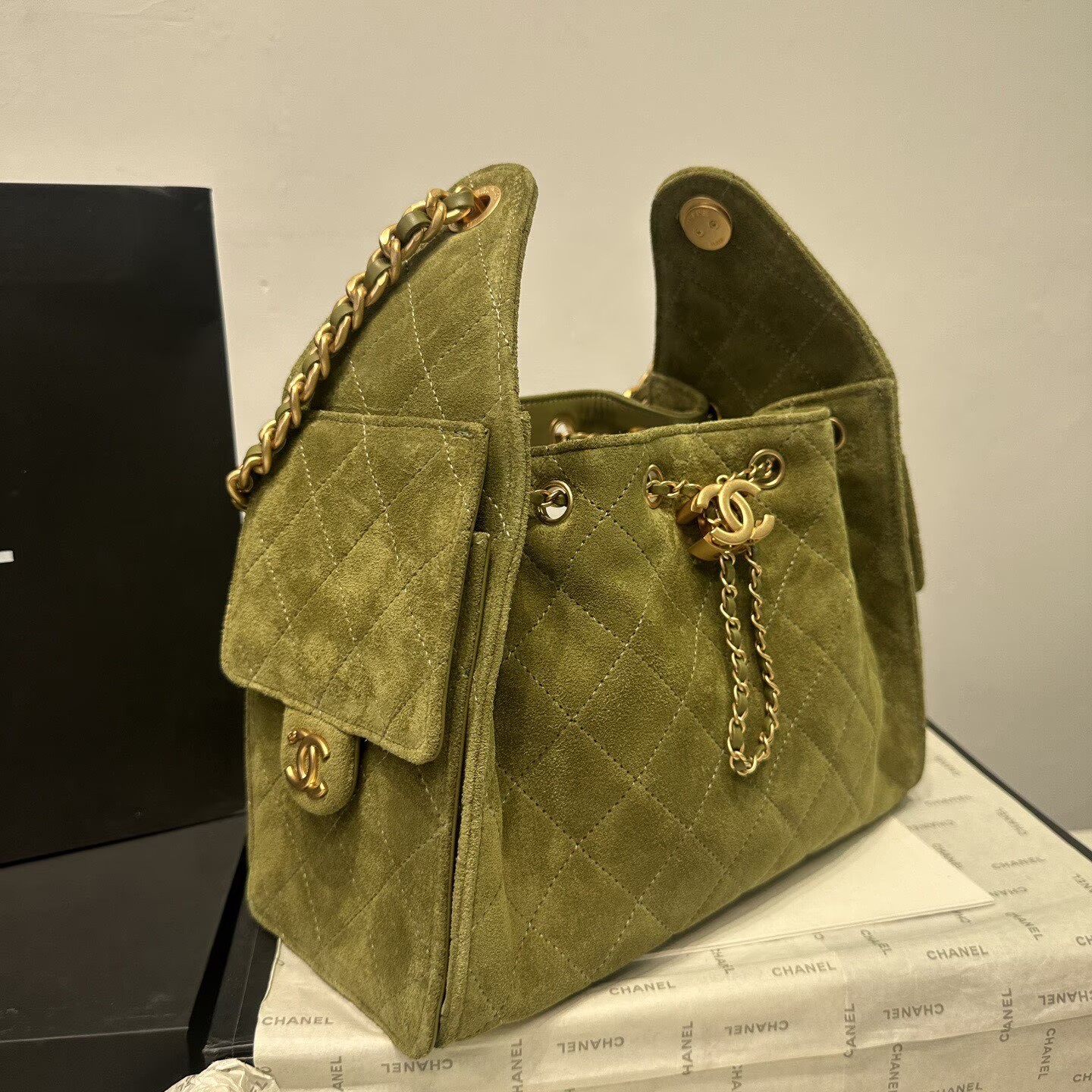 CHANEL 25 Small Handbag Suede AS5293 Green CHANEL 25 Small Handbag Suede AS5293 Green