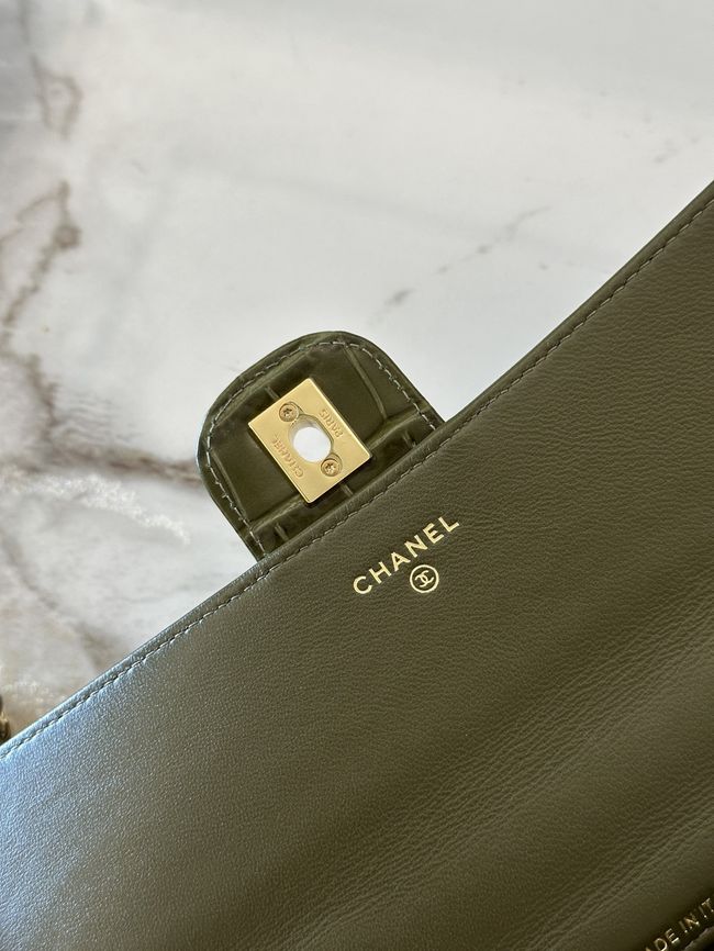 Chanel Clutch with chain Crocodile Embossed AP5280 green